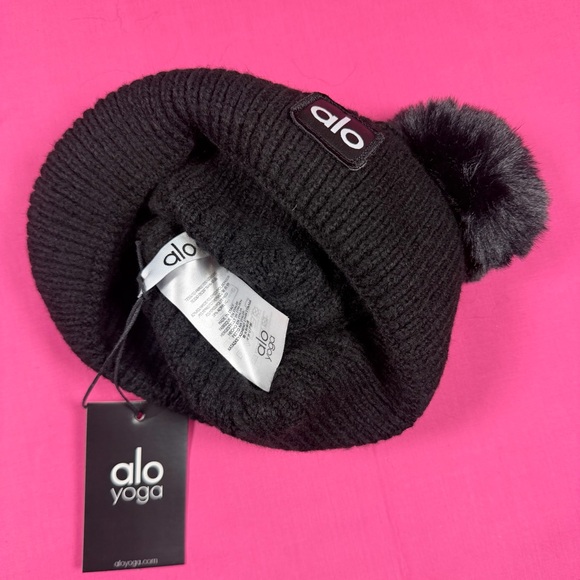 Alo Yoga Black Cable Knit Pom Beanie NWT Women’s Winter Hat - Picture 6 of 6